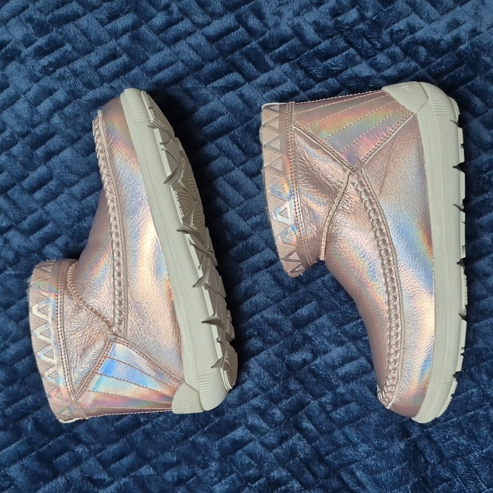 Manitobah Leather Reflections Ankle Boot Size 8 In Pink Illusion, New In Box! - Picture 11 of 16